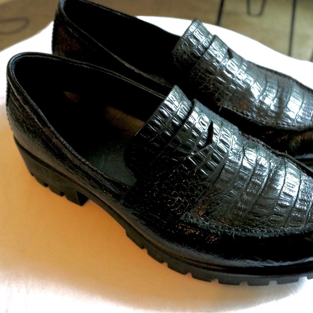 Women’s Trendy Black Loafers